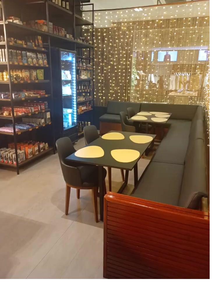 Ambiente antes — mesa de bar sem pessoas